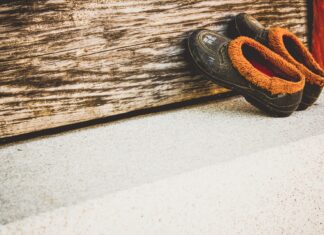 How To Clean Your Ugg Slippers In 5 Easy Steps how-to-clean-ugg-slippers-inside